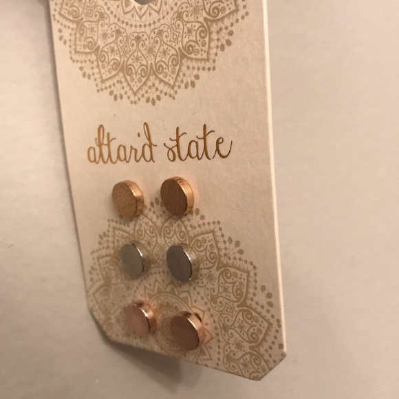 3 pairs of cute studs! - Picture 3 of 3